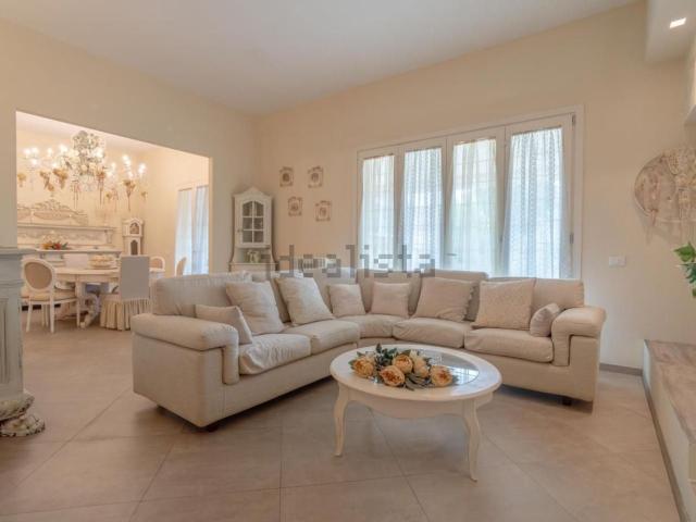 Villetta bifamiliare in vendita di 354 m²