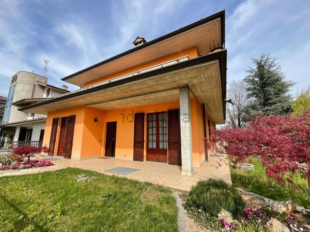 Villetta bifamiliare in vendita di 358 m² in Via Andrea Doria, 27