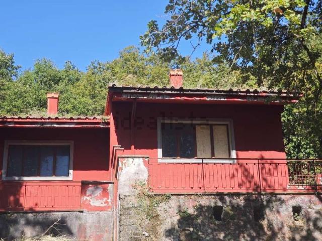 Villetta bifamiliare in vendita di 358 m² in Via di Monte Piccolo