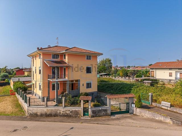 Villetta bifamiliare in vendita di 359 m² in Via Fiume