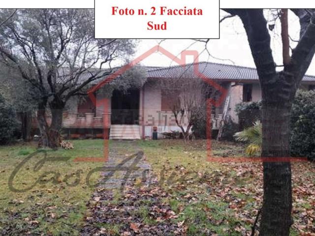 Villetta bifamiliare in vendita di 359 m² in Via Suor G. Sterni