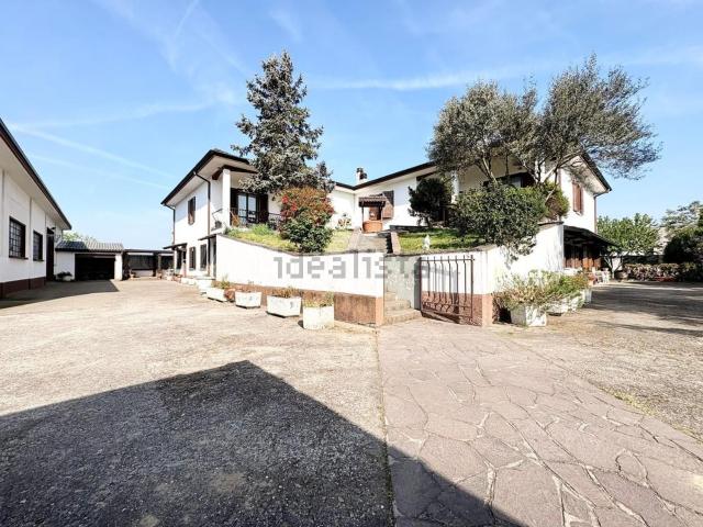 Villetta bifamiliare in vendita di 363 m² in Via Giacomo Brodolini, 5