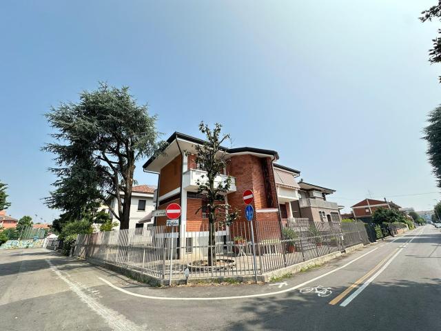 Villetta bifamiliare in vendita di 363 m² in Via Giacomo Puccini, 1