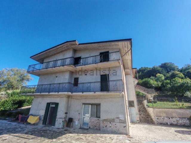 Villetta bifamiliare in vendita di 360 m² in Contrada mezzacapo