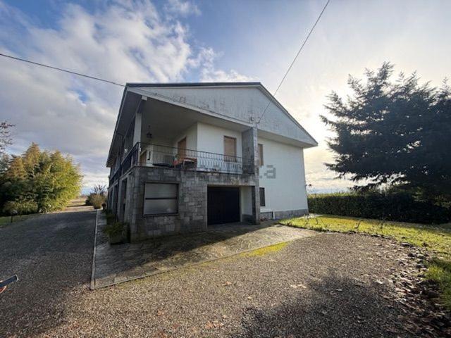 Villetta bifamiliare in vendita di 360 m² in Via Vecchia Alessandria, 26
