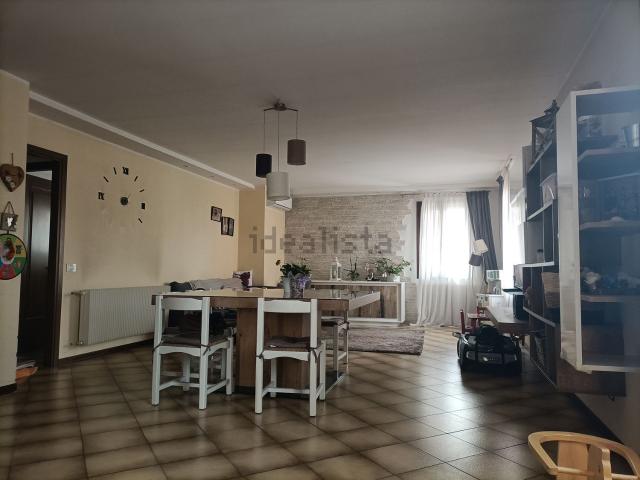 Villetta bifamiliare in vendita di 360 m² in Via Cadore