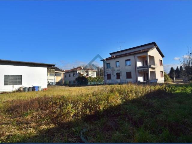 Villetta bifamiliare in vendita di 360 m² in Via Carnia