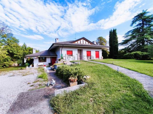 Villetta bifamiliare in vendita di 360 m² in Via di Riva
