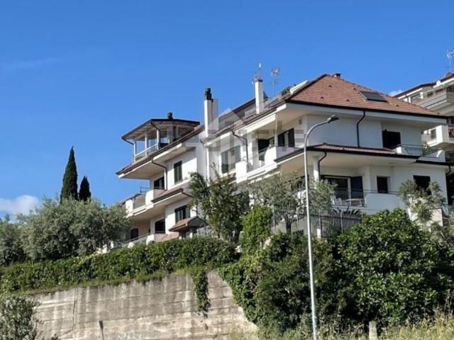 Villetta bifamiliare in vendita di 360 m² in Via Domenico Antonio Criteni, 2