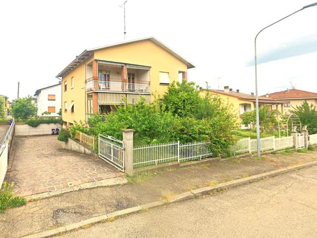 Villetta bifamiliare in vendita di 360 m² in Via F. De Sanctis, 10