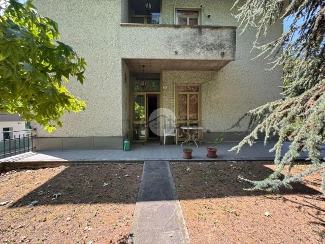 Villetta bifamiliare in vendita di 360 m² in Via G. Marconi, 72