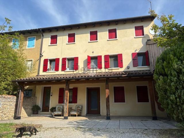 Villetta bifamiliare in vendita di 360 m² in Via Roma, 10