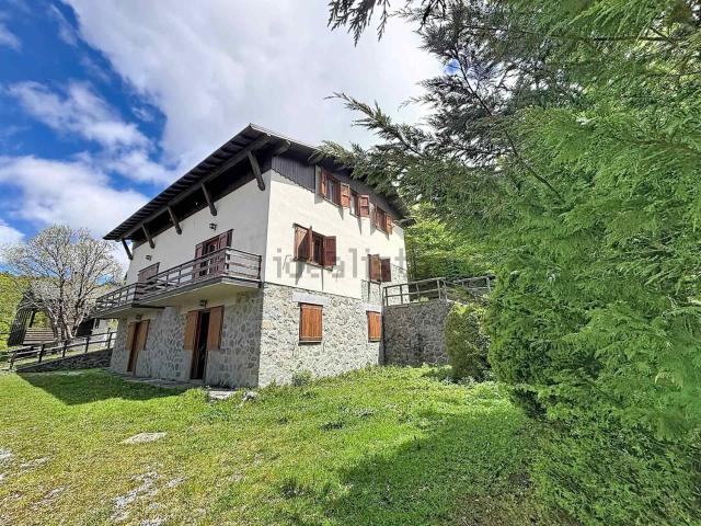 Villetta bifamiliare in vendita di 360 m²