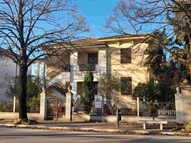 Villetta bifamiliare in vendita di 360 m²