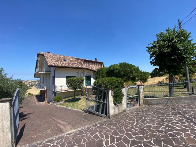 Villetta bifamiliare in vendita di 362 m² in Via Panoramica dell&apos Adriatico, 119