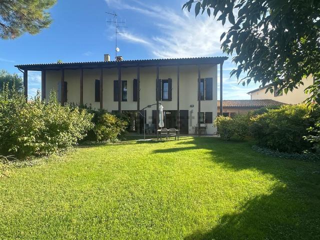 Villetta bifamiliare in vendita di 367 m² in Via Banaffa, 13