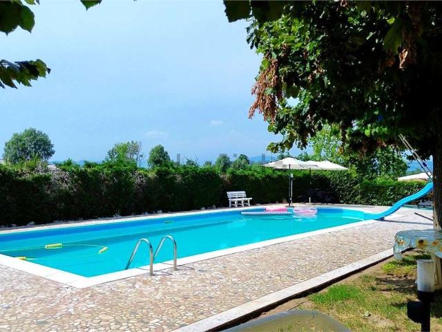 Villetta bifamiliare in vendita di 364 m² in Via Trieste