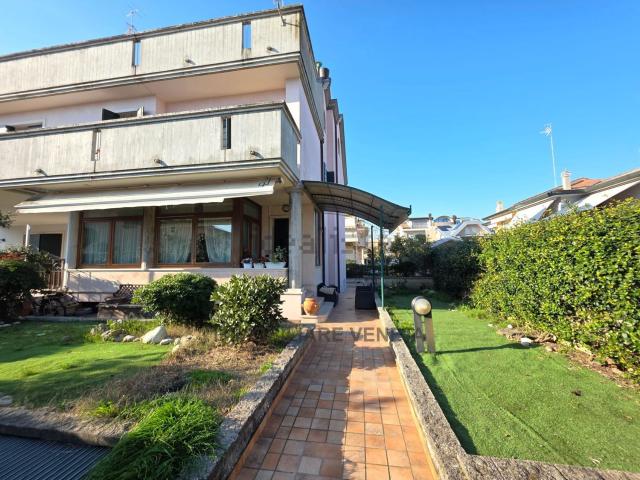 Villetta bifamiliare in vendita di 365 m²