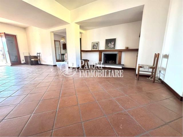 Villetta bifamiliare in vendita di 373 m² in Via Pratese