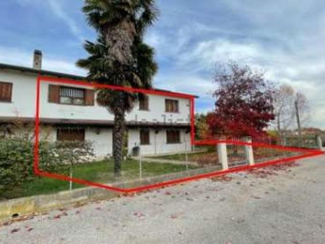 Villetta bifamiliare in vendita di 373 m² in Via Selve