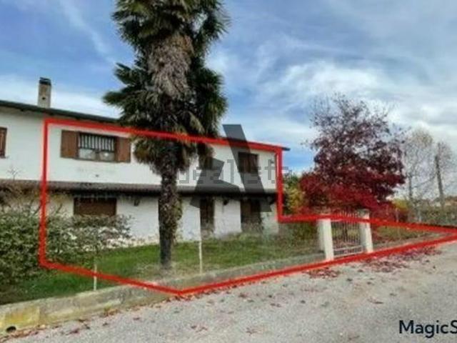 Villetta bifamiliare in vendita di 373 m² in Via Selve, 48