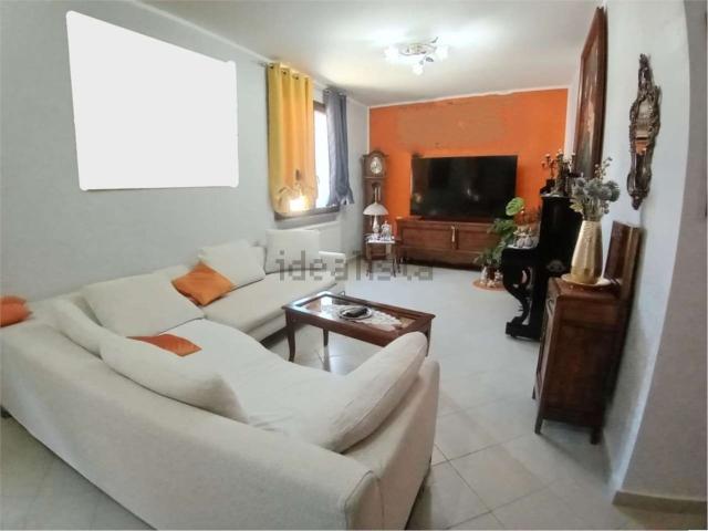 Villetta bifamiliare in vendita di 370 m² in Via Verra