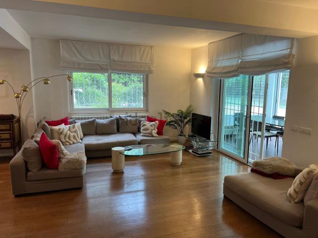 Villetta bifamiliare in vendita di 370 m² in Via Leonardo Fibonacci