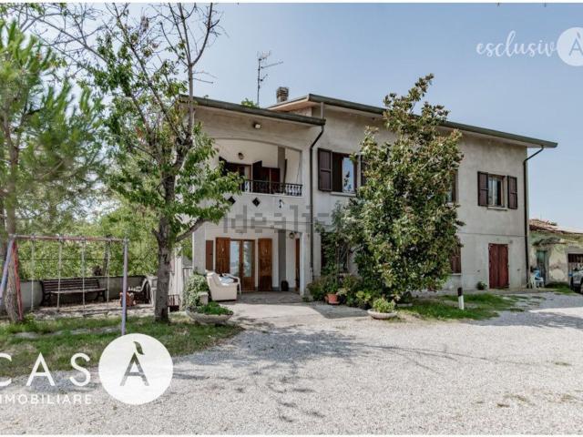 Villetta bifamiliare in vendita di 372 m² in Strada della Collina, 39