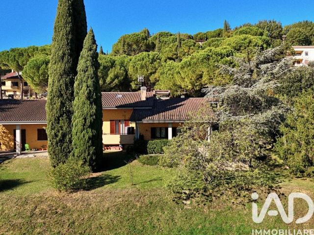 Villetta bifamiliare in vendita di 375 m² in Via F. Lambruschini, 53
