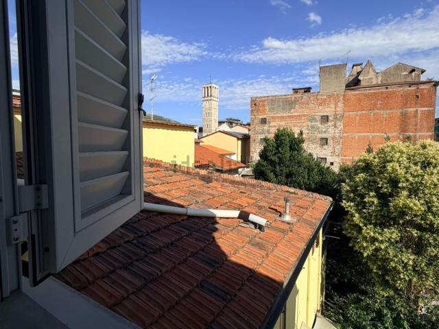 Villetta bifamiliare in vendita di 375 m² in Via Frà Bartolomeo, 34
