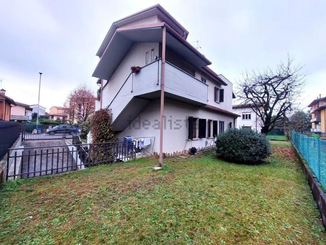 Villetta bifamiliare in vendita di 375 m² in Via Monte Tesoro