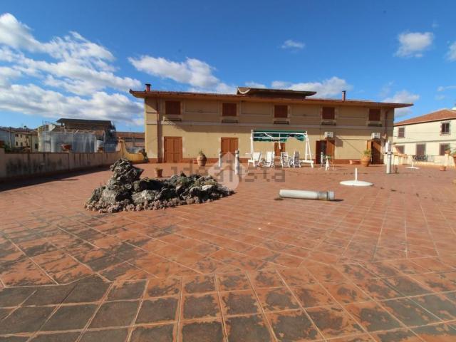 Villetta bifamiliare in vendita di 376 m² in Via Santa Rita, 1
