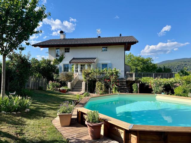 Villetta bifamiliare in vendita di 380 m² in Via Vallavena, 2