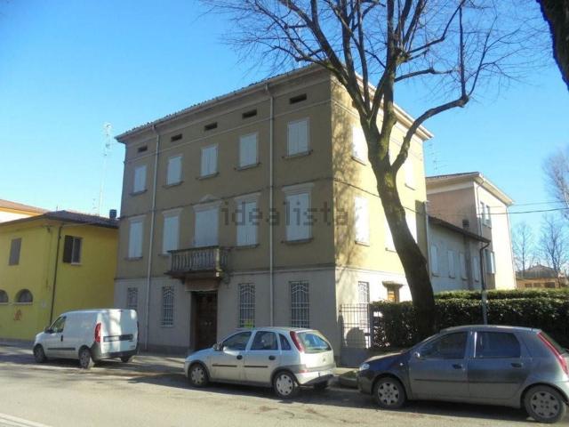 Villetta bifamiliare in vendita di 380 m² in Via Baccarini, 15