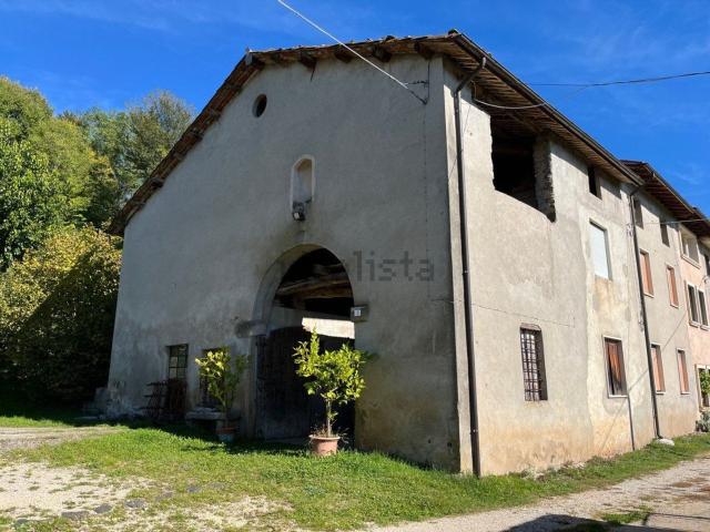 Villetta bifamiliare in vendita di 380 m² in Via Biasi, 2