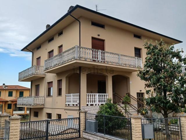Villetta bifamiliare in vendita di 380 m² in Via DE GASPERI