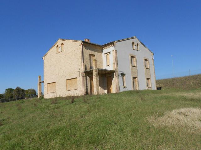 Villetta bifamiliare in vendita di 380 m² in Via Dei Monti