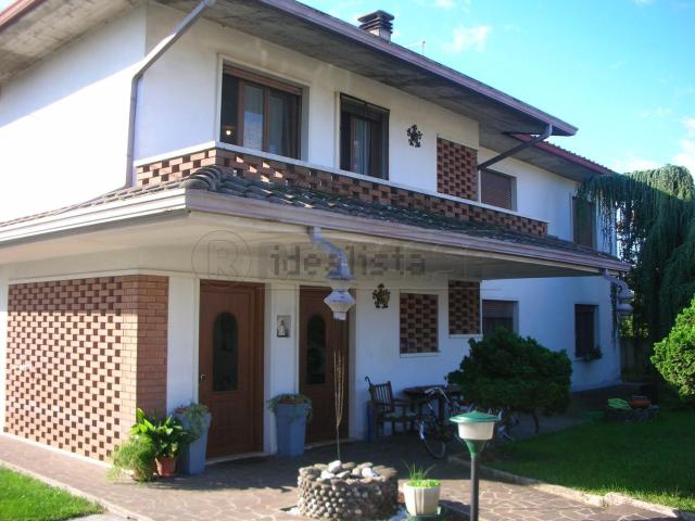 Villetta bifamiliare in vendita di 380 m² in Via Europa Unita, 7