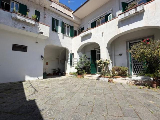 Villetta bifamiliare in vendita di 382 m² in Corso Durante, 292