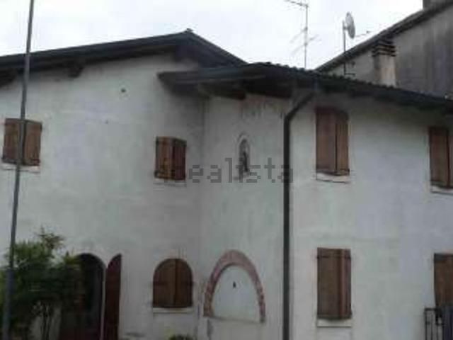 Villetta bifamiliare in vendita di 384 m² in Traversa Capitello