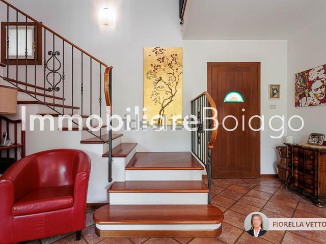 Villetta bifamiliare in vendita di 384 m² in Via castaldo, 20