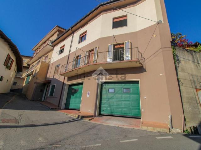 Villetta bifamiliare in vendita di 384 m² in Via Castello