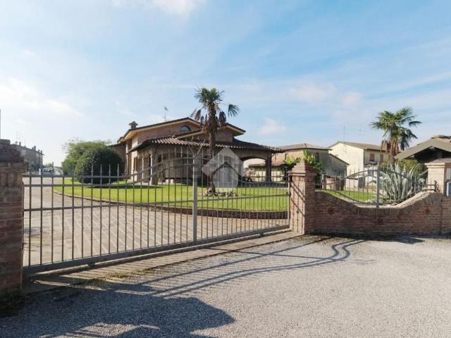 Villetta bifamiliare in vendita di 384 m² in Via Correggio, 485
