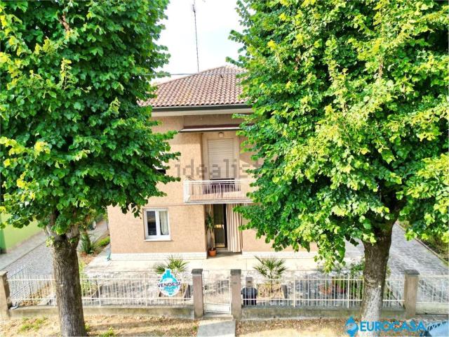 Villetta bifamiliare in vendita di 385 m² in Via Albano Modena, 14