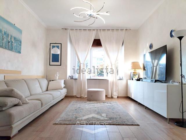Villetta bifamiliare in vendita di 385 m² in Via Monfalcone, 114