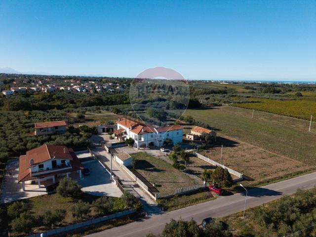 Villetta bifamiliare in vendita di 389 m² in Piazza del Popolo, 2