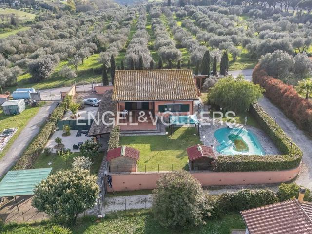 Villetta bifamiliare in vendita di 390 m² in Vicolo del Casale di San Nicola