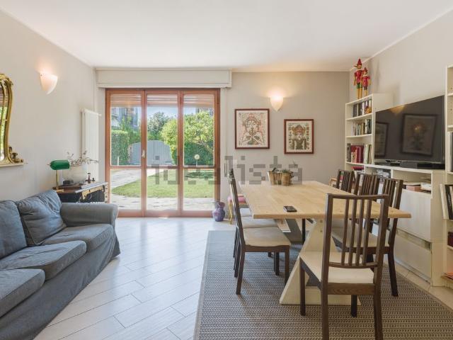 Villetta bifamiliare in vendita di 390 m² in Via Firenze