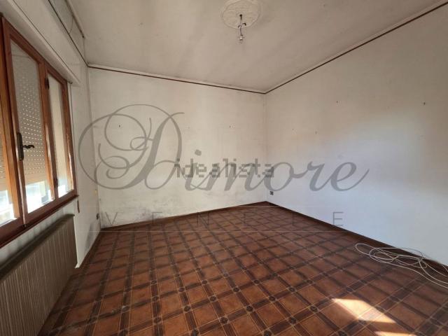 Villetta bifamiliare in vendita di 390 m² in Via Guglielmo Marconi