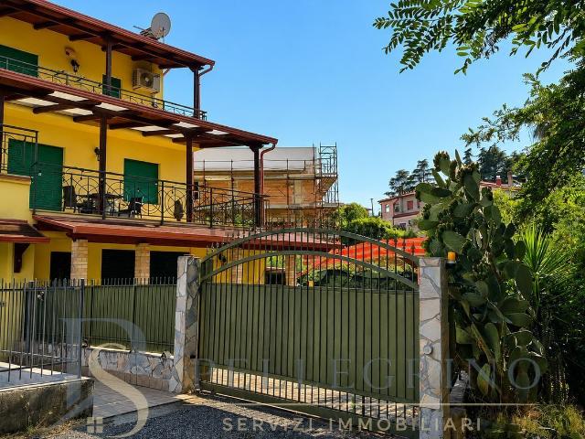 Villetta bifamiliare in vendita di 390 m² in Via Piemonte, 3